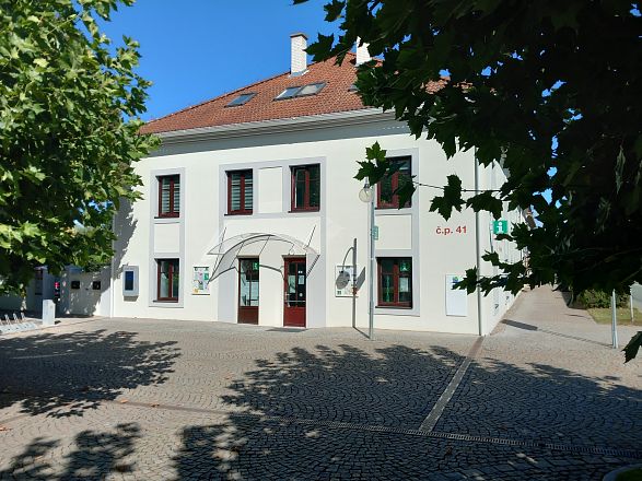 Podávám si ruku s dotacemi aneb ještě více šetřím vaši peněženku