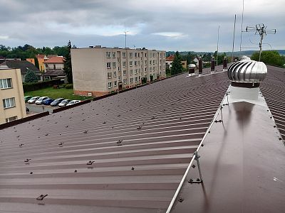 Inspekce bytového domu před koncem záruční doby v Chlumci nad Cidlinou