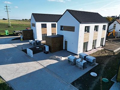 Kompletní poradenství při stavbě šesti rodinných domů v Rozhovicích