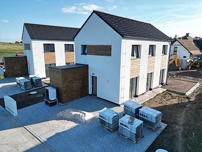 Kompletní poradenství při stavbě šesti rodinných domů v Rozhovicích