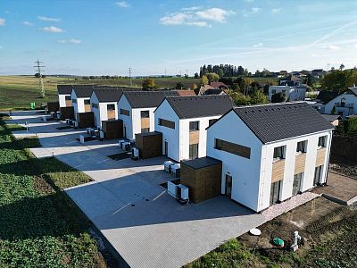 Kompletní poradenství při stavbě šesti rodinných domů v Rozhovicích
